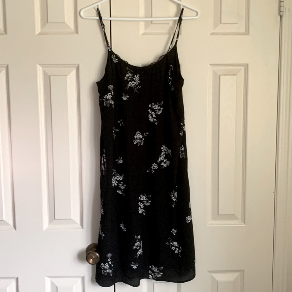 Reitmans -Black and white floral Printed Sleeveless Midi Slip Dress-Size S